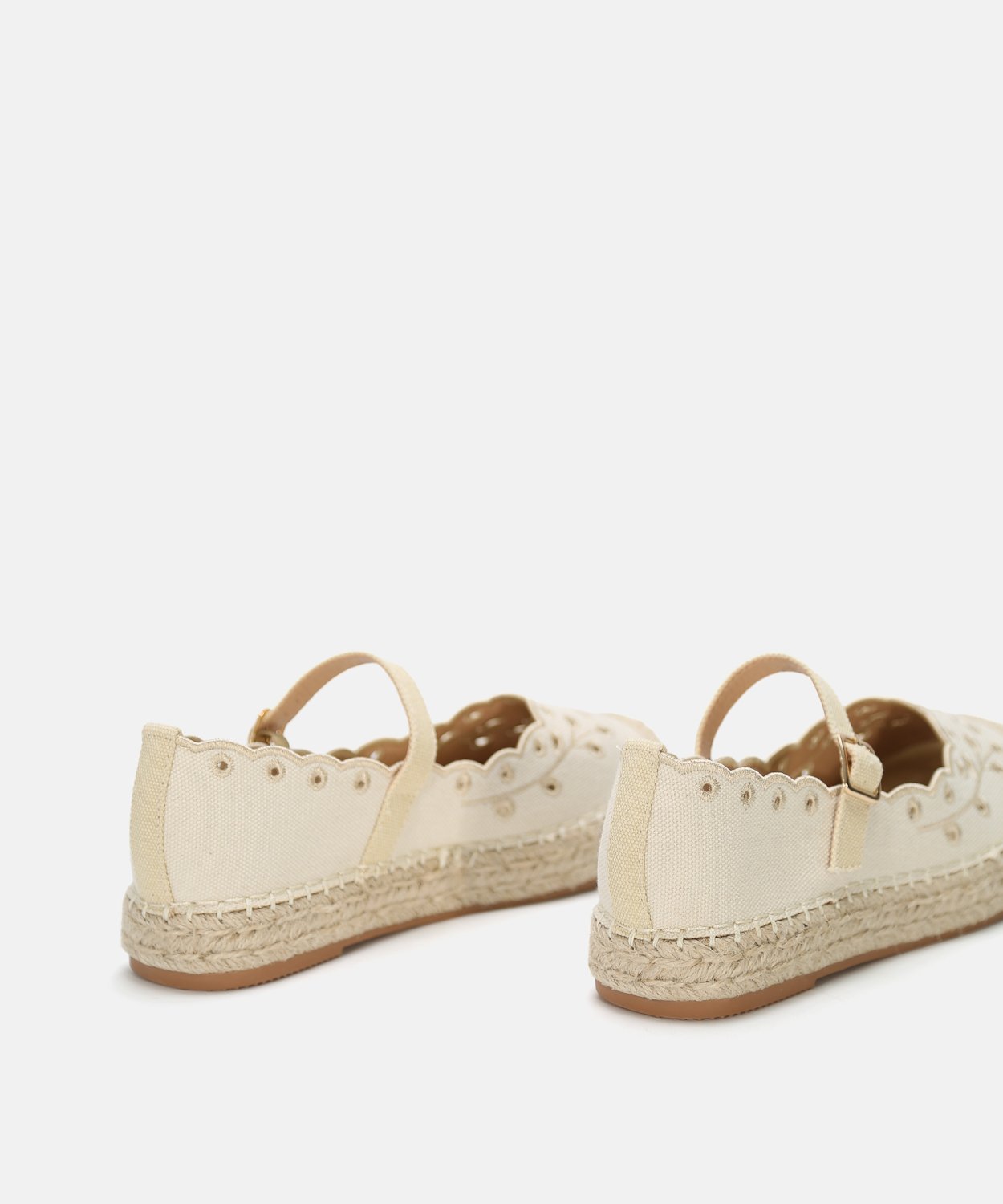 Mercedita com bordado image number null